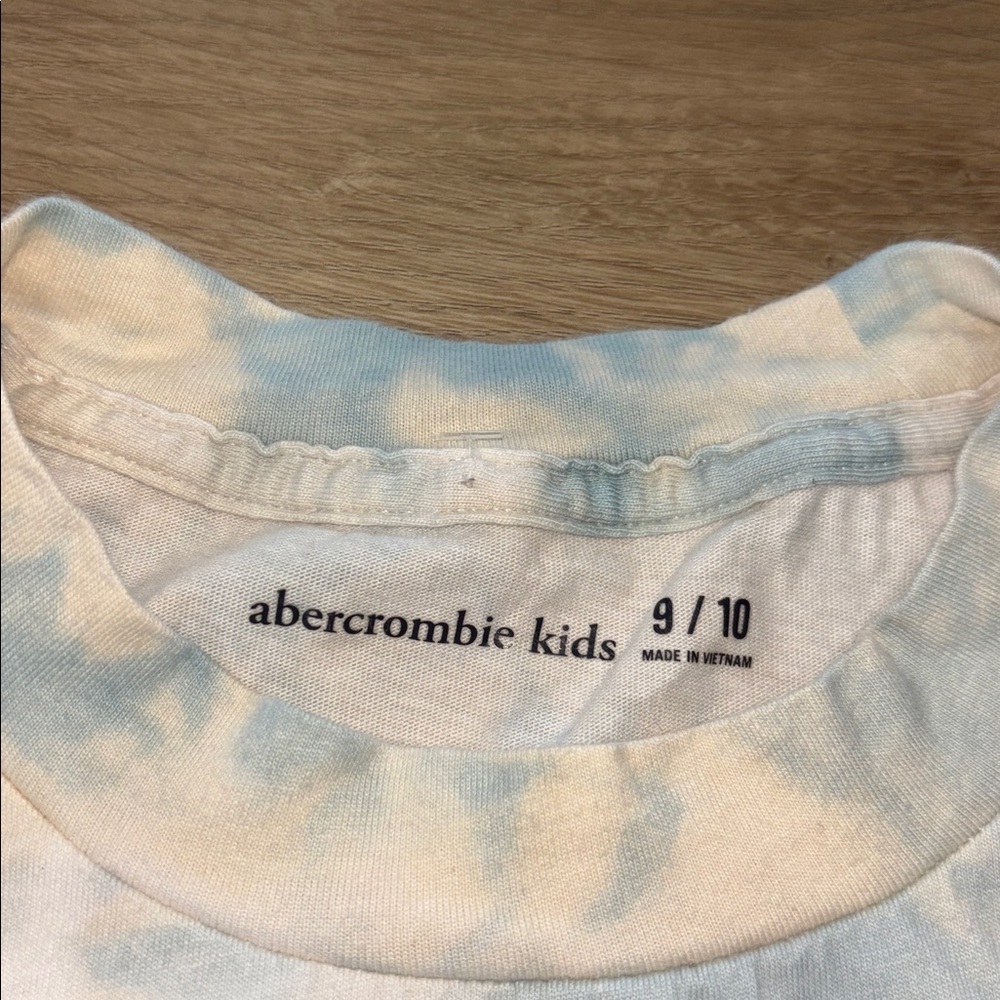 Abercrombie Kids Sky Blue and Cream Tie-Dye Tee size 9/10 - Picture 3 of 4
